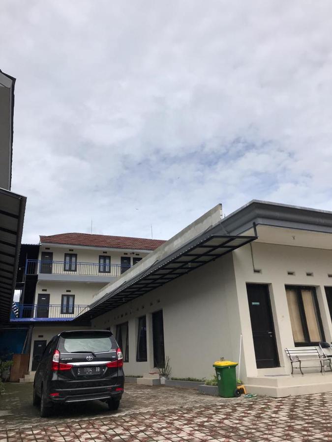 Villa & Guest House Batu Indah Exterior photo