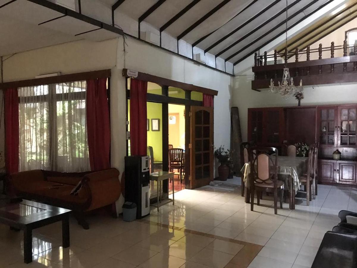 Villa & Guest House Batu Indah Exterior photo